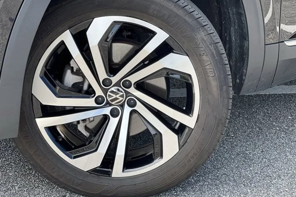 2022 Volkswagen Atlas Cross Sport V6 SEL photo 1