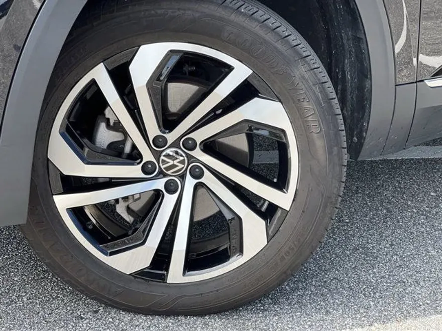 2022 Volkswagen Atlas Cross Sport V6 SEL photo 1