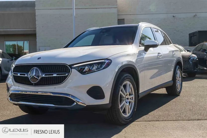 2025 Mercedes Benz GLC 300 4MATIC photo 1