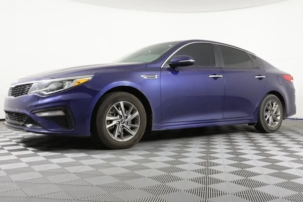 2019 Kia Optima LX photo 1