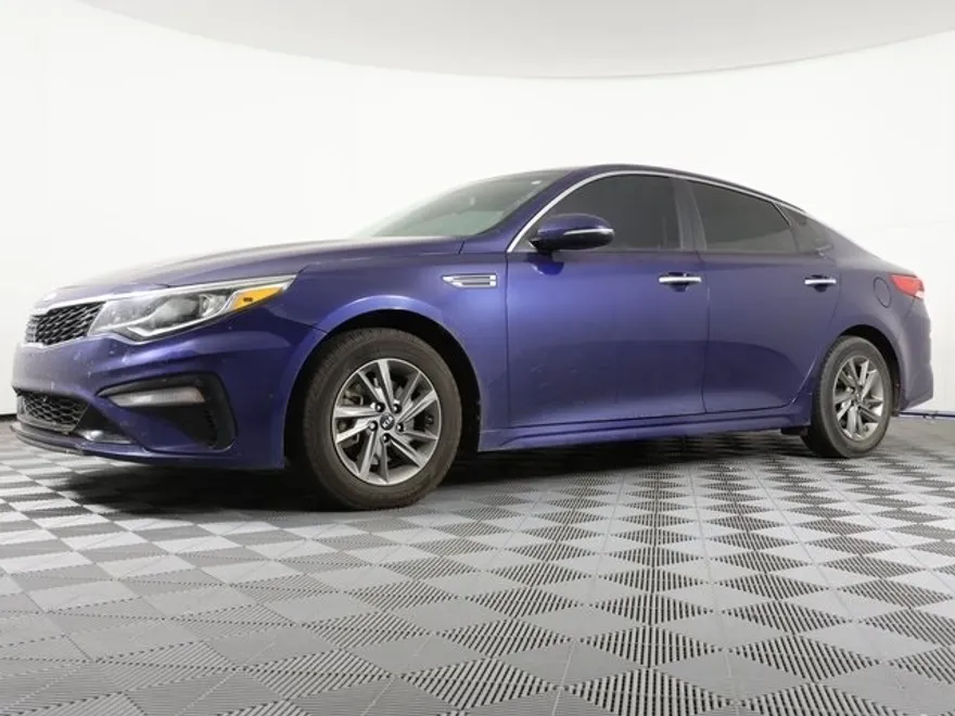 2019 Kia Optima LX photo 1