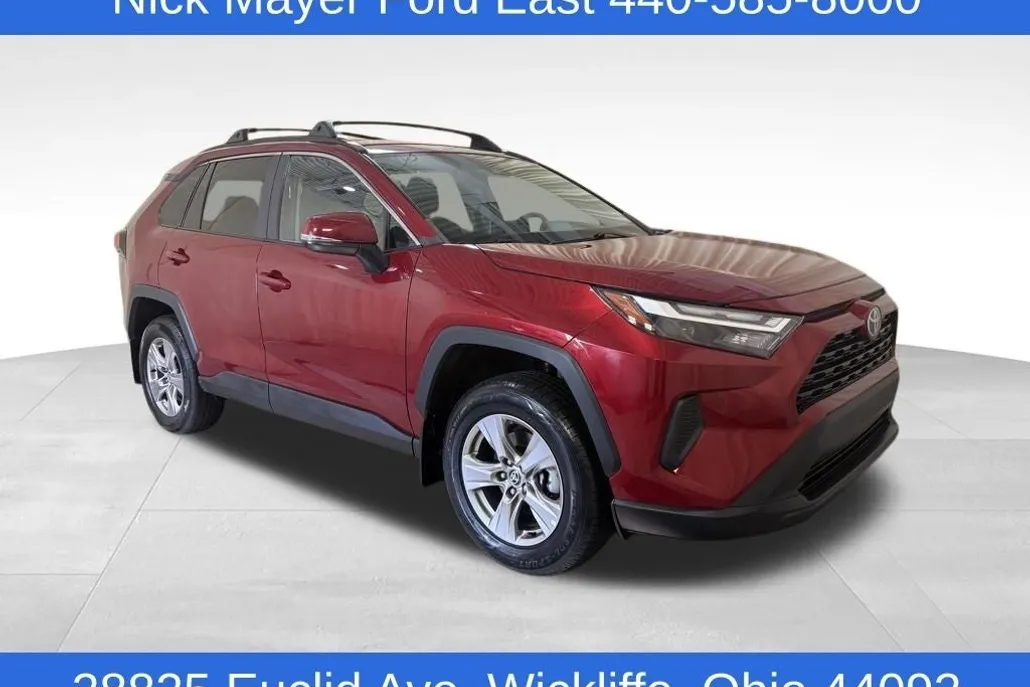 2023 Toyota RAV4 XLE photo 1