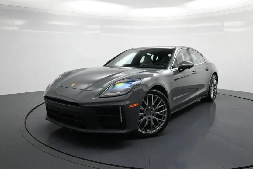 2025 Porsche Panamera 4 photo 1