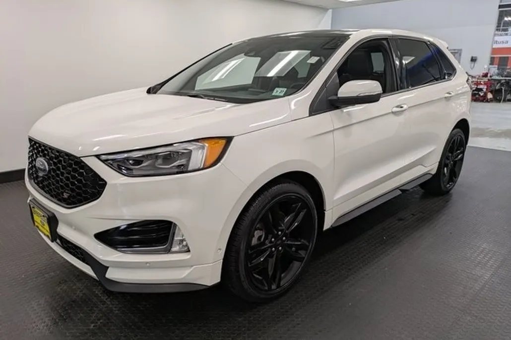 2022 Ford Edge ST photo 1