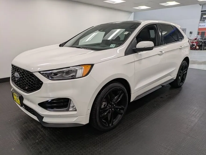 2022 Ford Edge ST photo 1