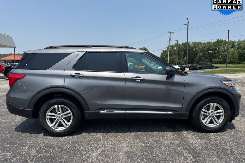 2022 Ford Explorer XLT photo 1