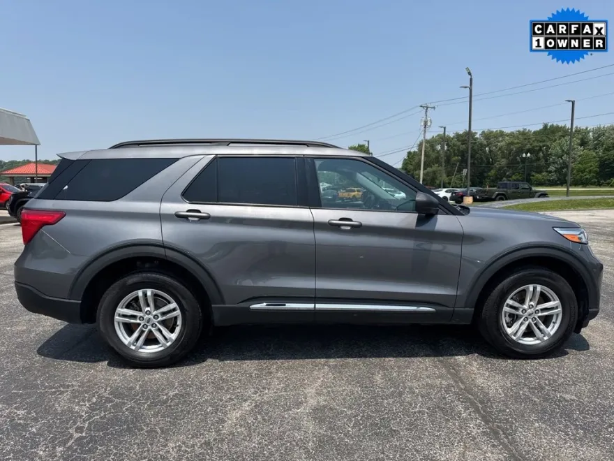 2022 Ford Explorer XLT photo 1