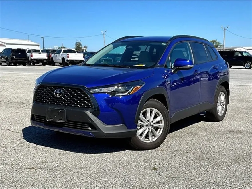 2024 Toyota Corolla Cross LE photo 1