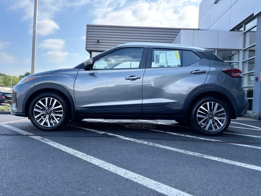 2022 Nissan Kicks SV photo 1