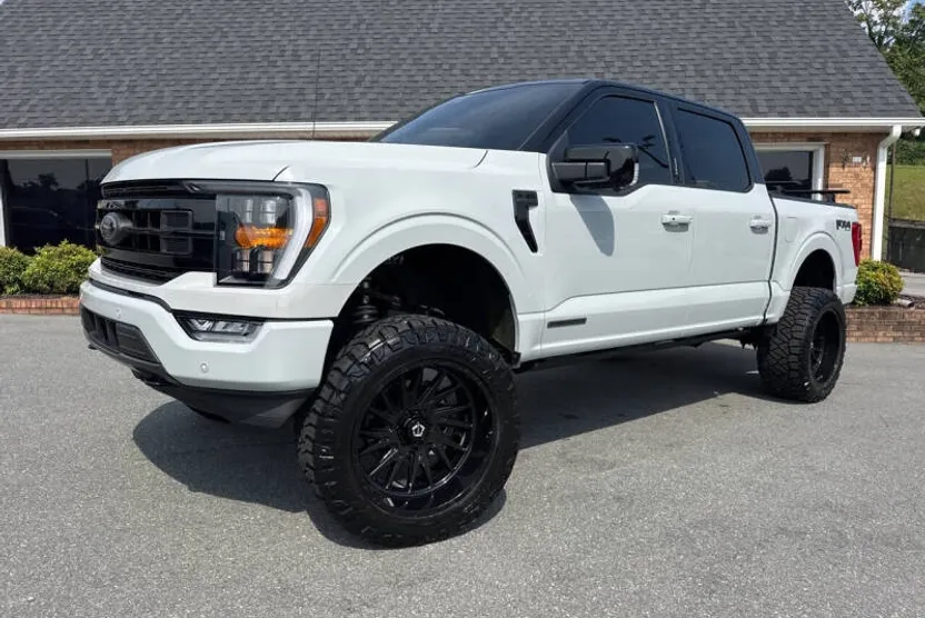 2023 Ford F-150 XLT photo 1