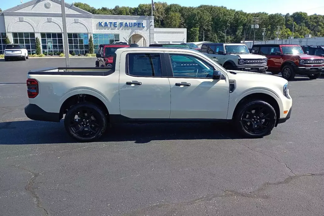 2025 Ford Maverick XLT photo 1