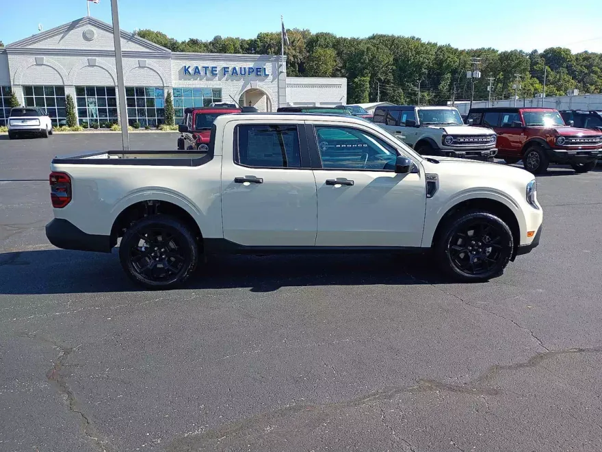 2025 Ford Maverick XLT photo 1