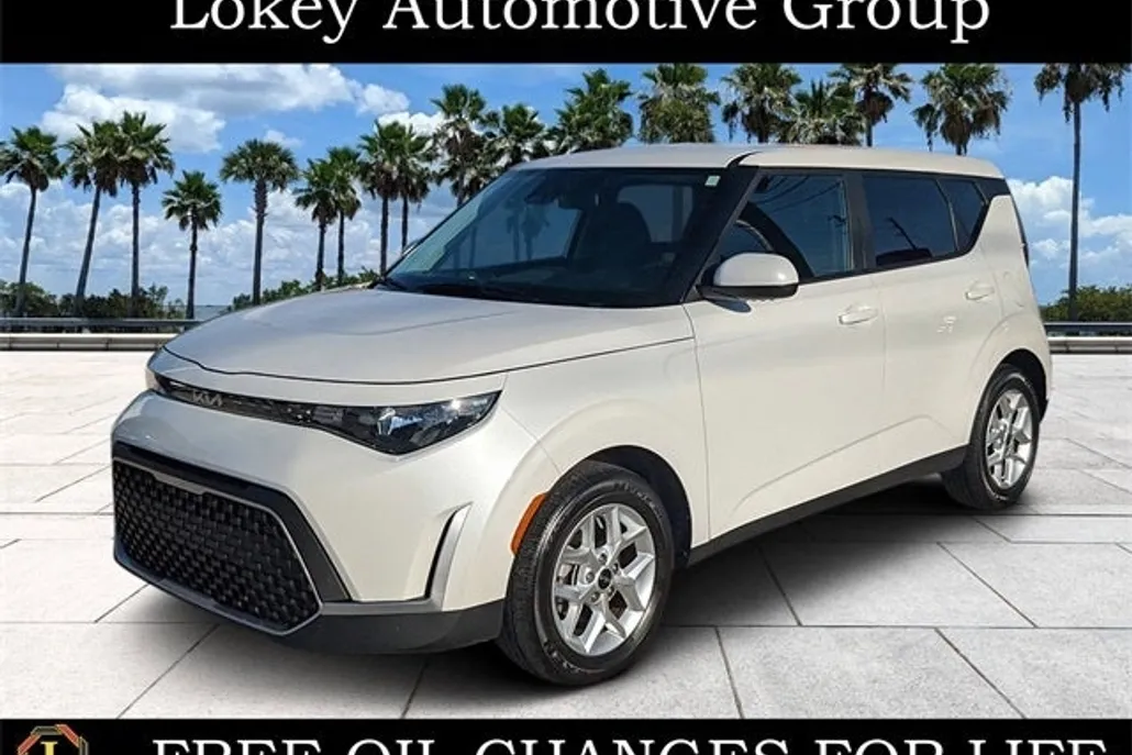 2023 Kia Soul LX photo 1