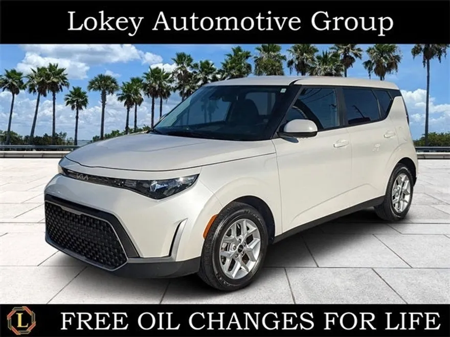 2023 Kia Soul LX photo 1
