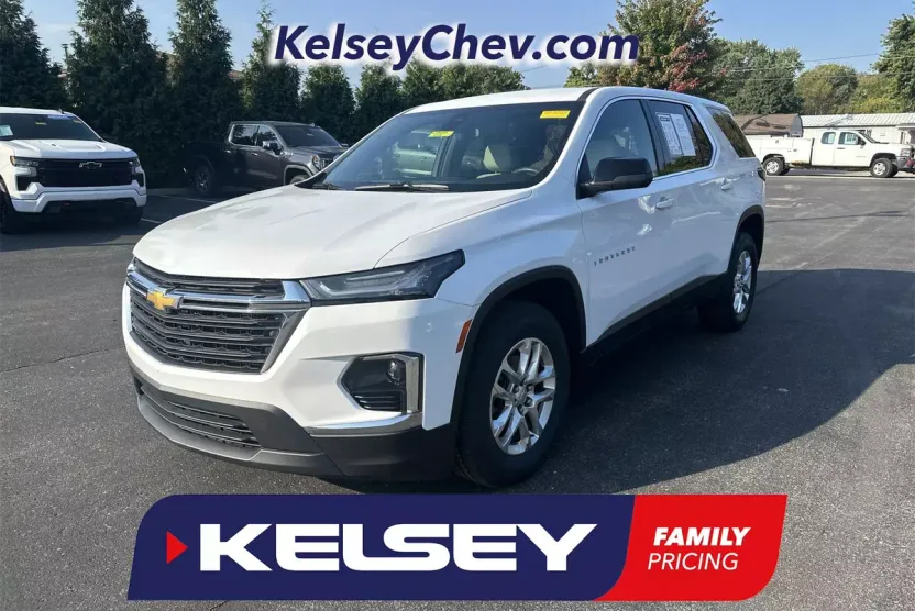2023 Chevrolet Traverse LS photo 1