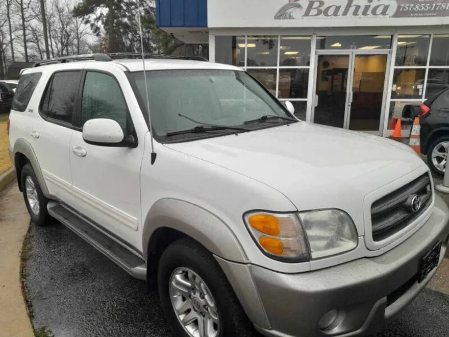 2004 Toyota Sequoia SR5 photo 1