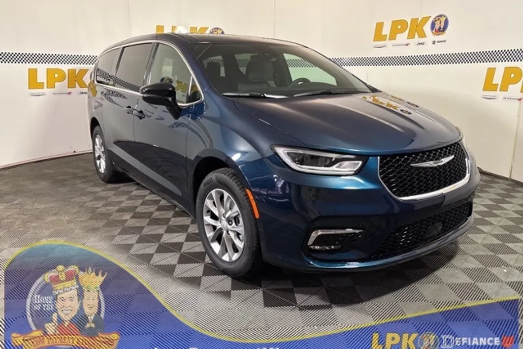 2025 Chrysler Pacifica photo 1