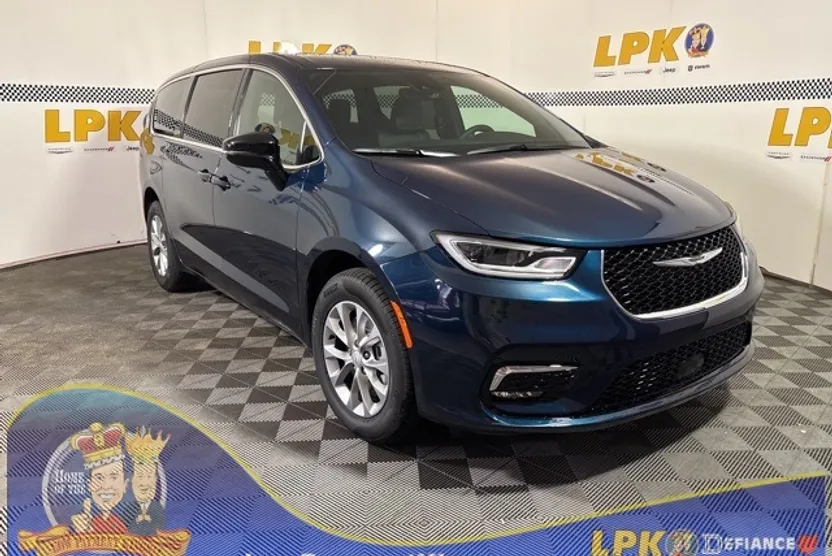 2025 Chrysler Pacifica photo 1
