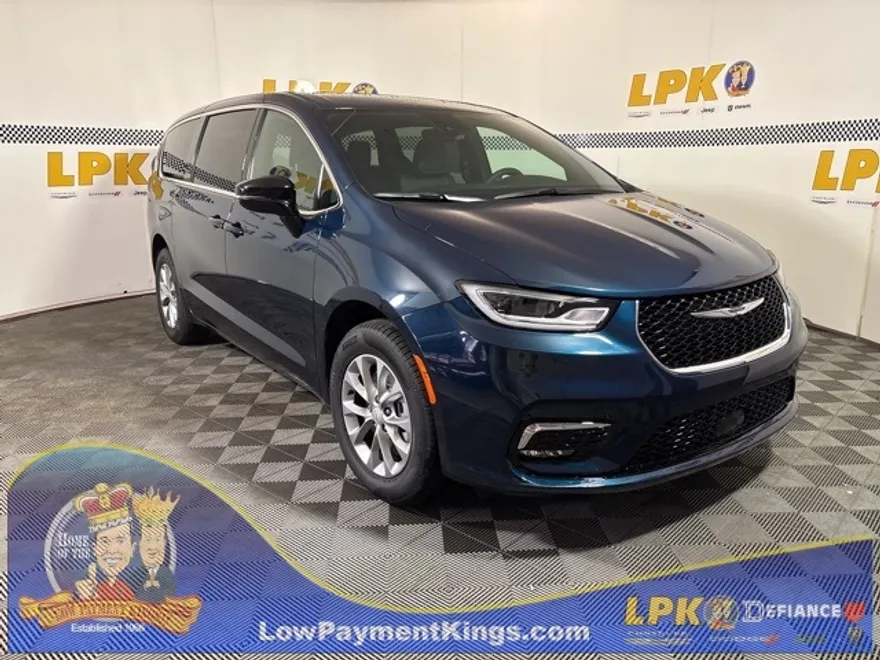 2025 Chrysler Pacifica photo 1