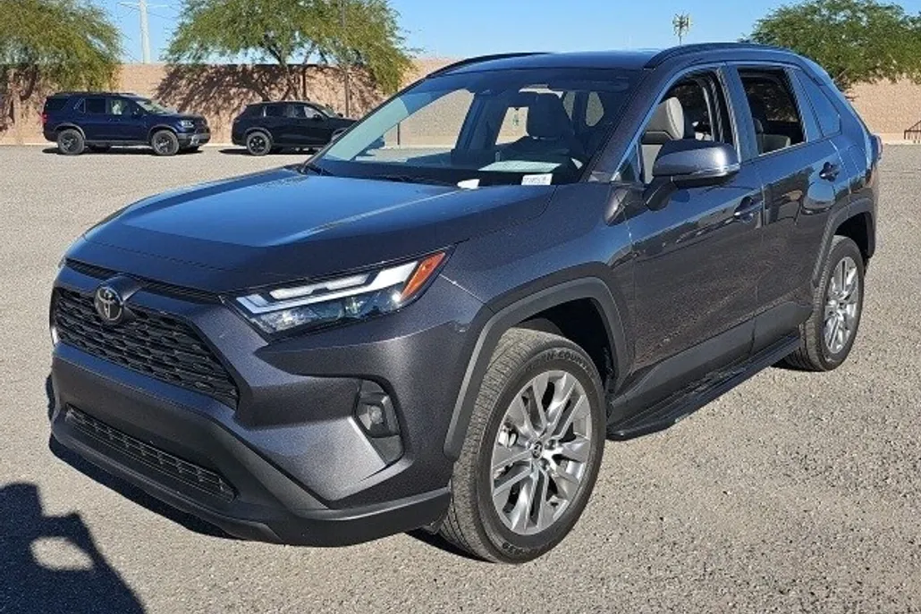 2022 Toyota RAV4 XLE Premium photo 1