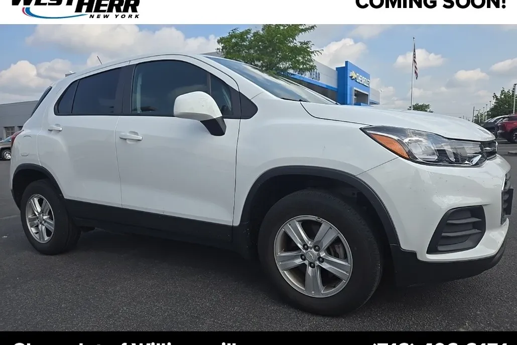 2022 Chevrolet Trax LS photo 1