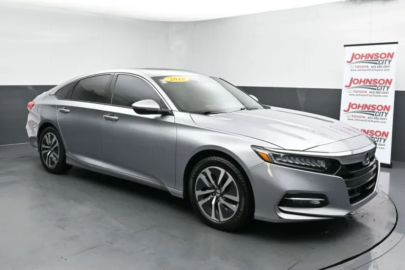 2018 Honda Accord Hybrid Touring photo 1