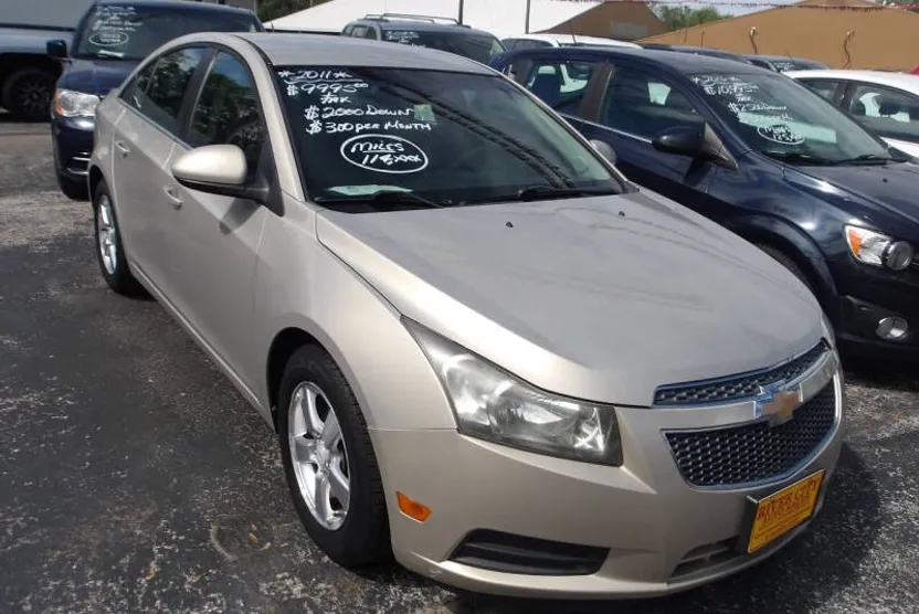 2011 Chevrolet Cruze LT photo 1