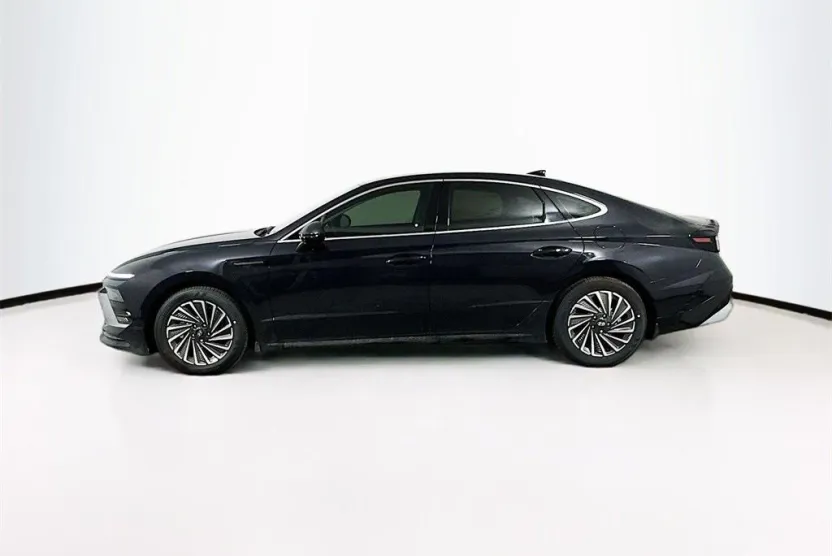 2025 Hyundai Sonata Hybrid SEL photo 1
