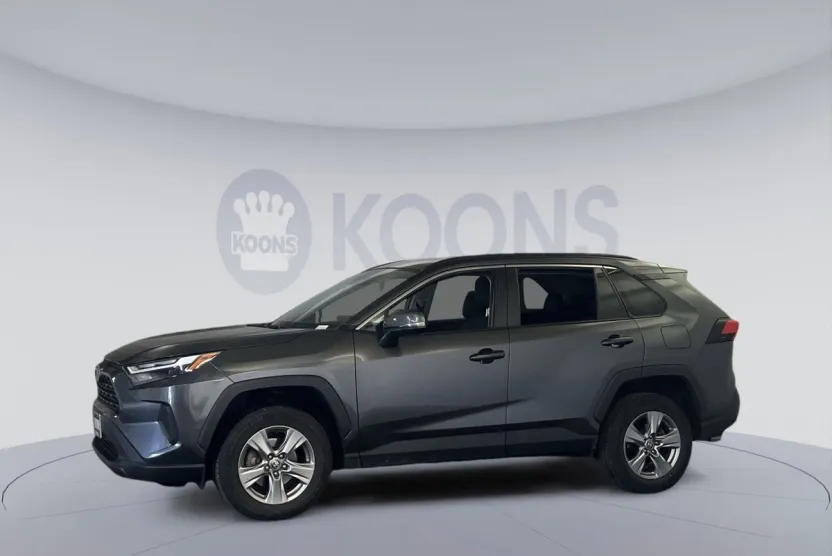 2023 Toyota RAV4 XLE photo 1