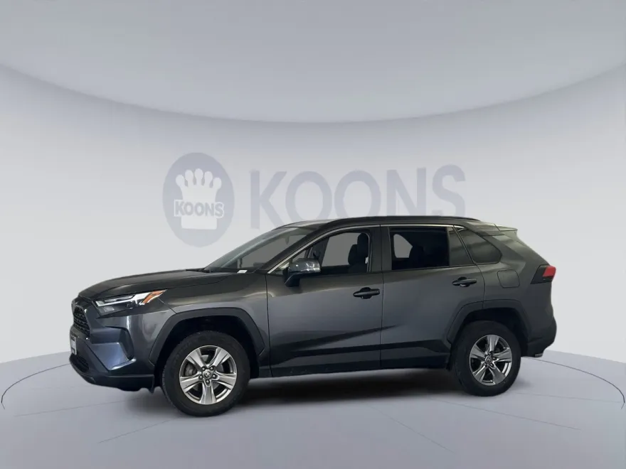 2023 Toyota RAV4 XLE photo 1