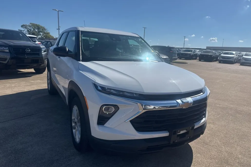 2024 Chevrolet Trailblazer LS photo 1