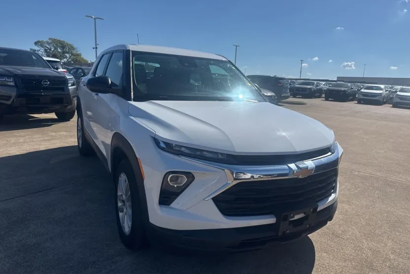 2024 Chevrolet Trailblazer LS photo 1