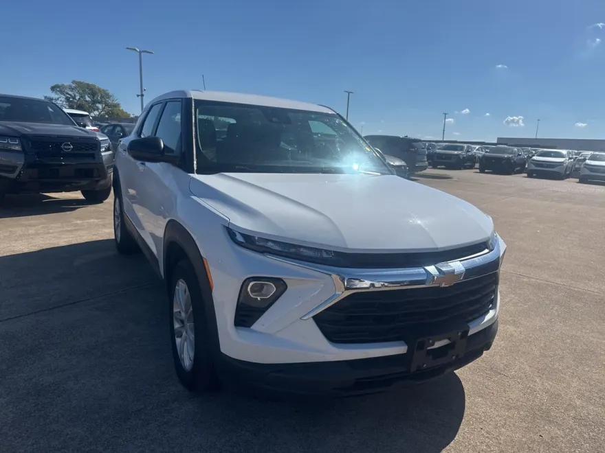 2024 Chevrolet Trailblazer LS photo 1