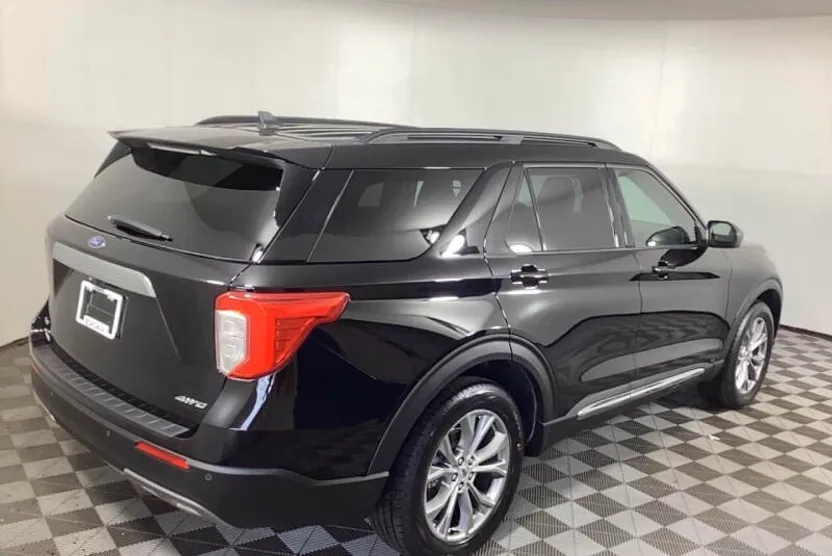 2022 Ford Explorer XLT photo 1