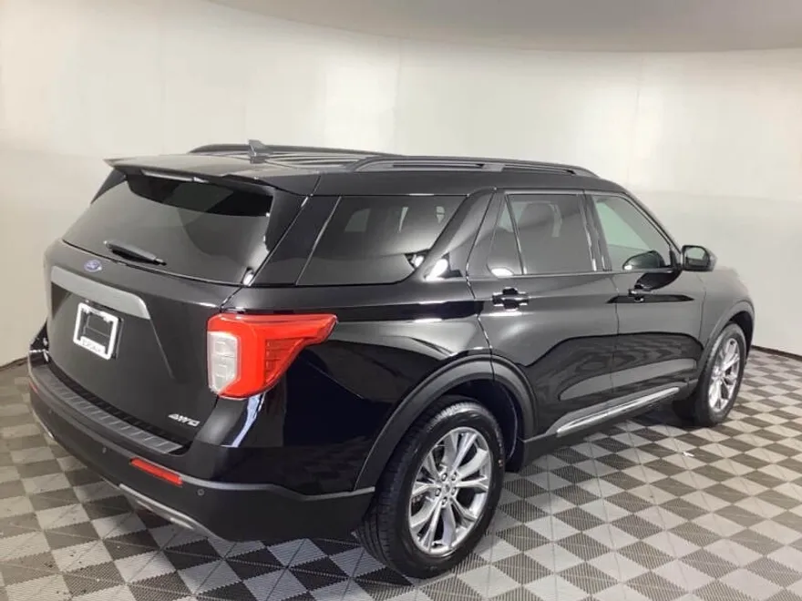 2022 Ford Explorer XLT photo 1
