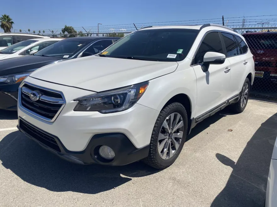 2019 Subaru Outback Touring photo 1