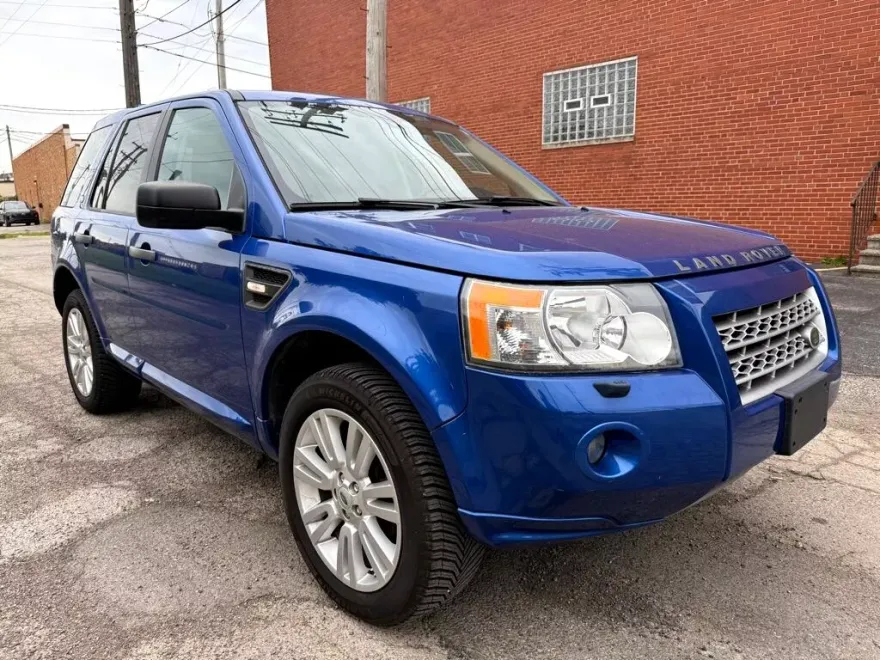 2009 Land Rover LR2 HSE photo 1