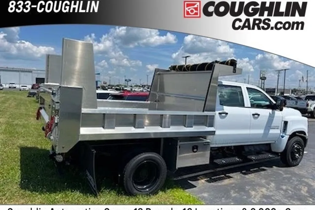 2023 Chevrolet Silverado 6500HD Work Truck photo 1