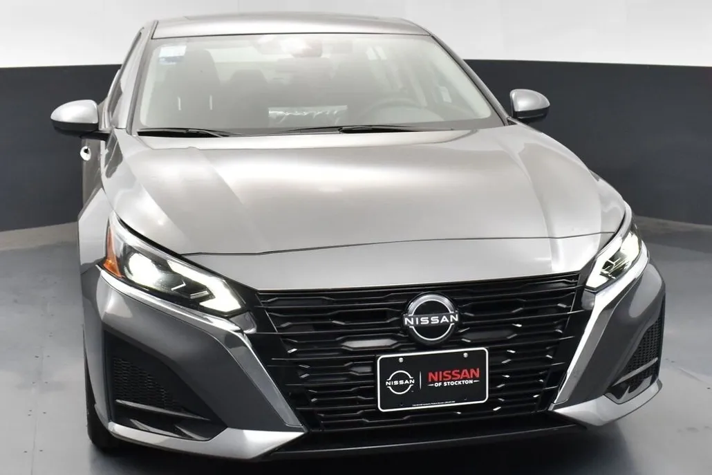 2025 Nissan Altima 2.5 SV photo 1