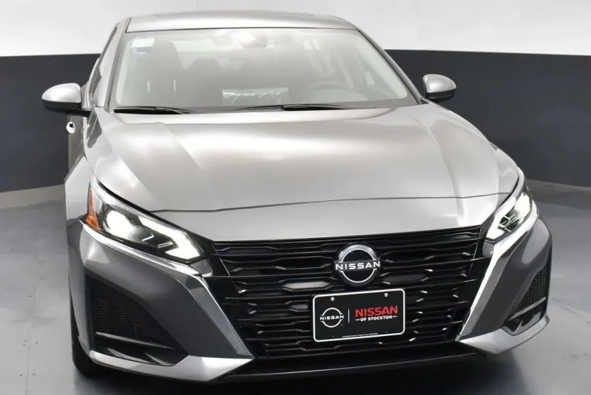 2025 Nissan Altima 2.5 SV photo 1