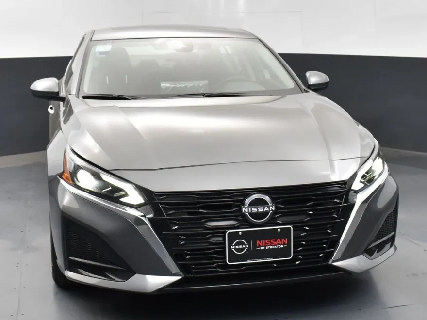 2025 Nissan Altima 2.5 SV photo 1