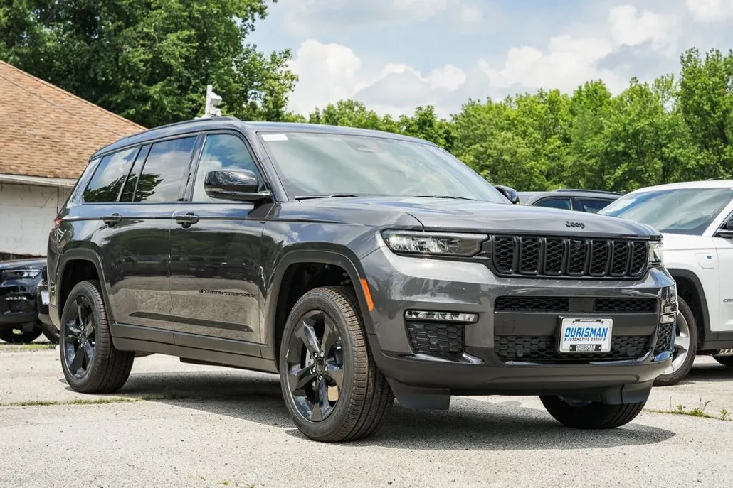 2025 Jeep Grand Cherokee Limited photo 1