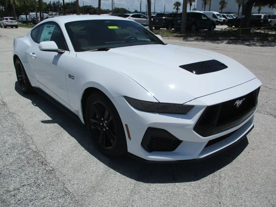 2025 Ford Mustang GT photo 1
