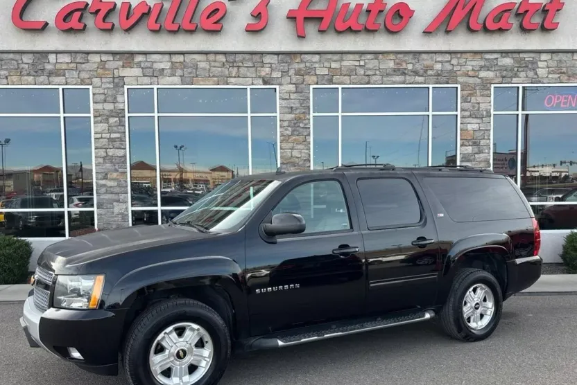 2013 Chevrolet Suburban LT photo 1
