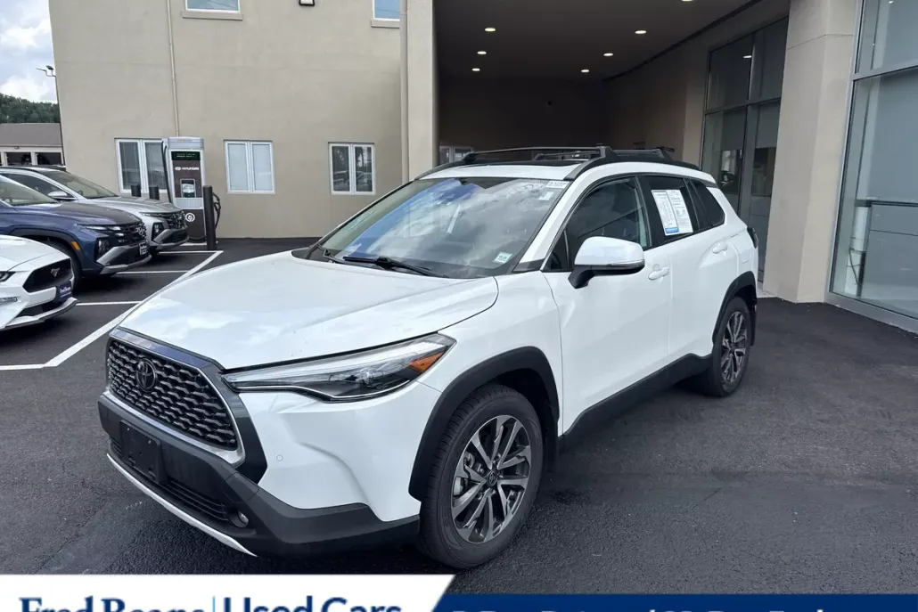 2022 Toyota Corolla Cross XLE photo 1