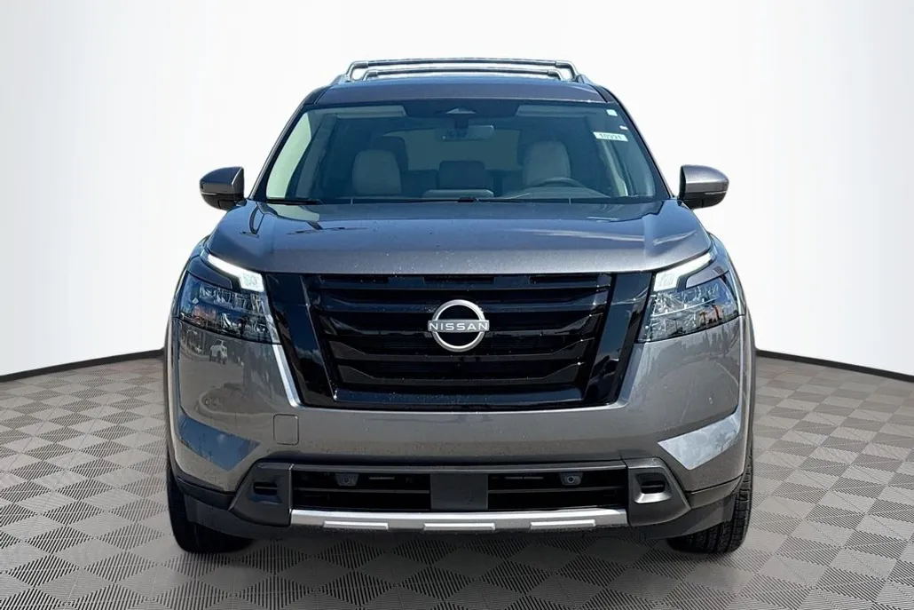2025 Nissan Pathfinder SL photo 1