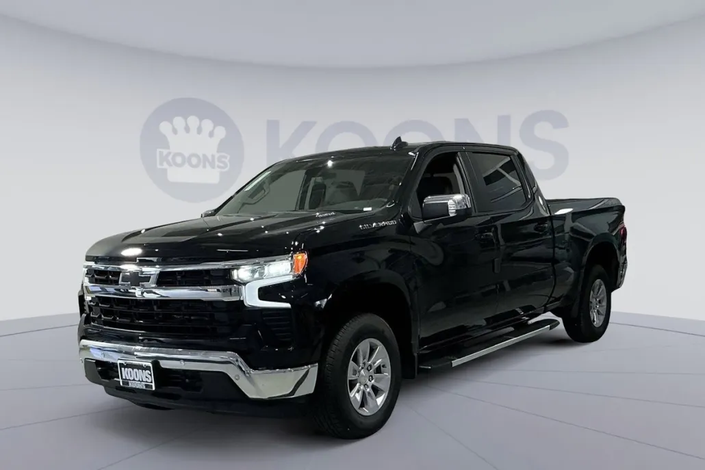 2025 Chevrolet Silverado LT photo 1