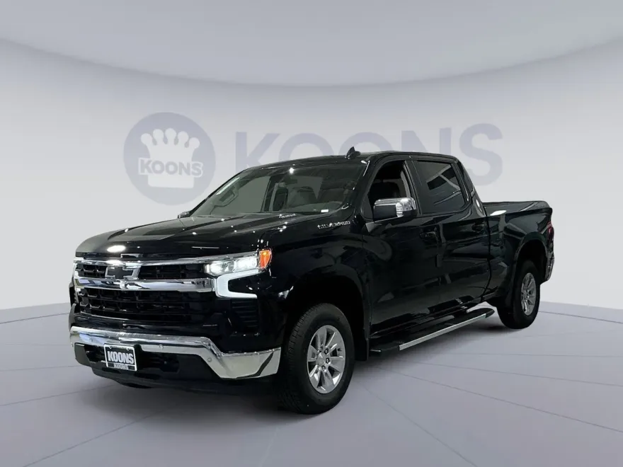 2025 Chevrolet Silverado LT photo 1