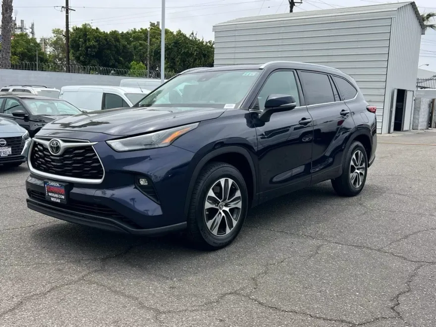2022 Toyota Highlander XLE photo 1