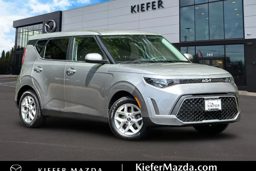 2023 Kia Soul LX photo 1